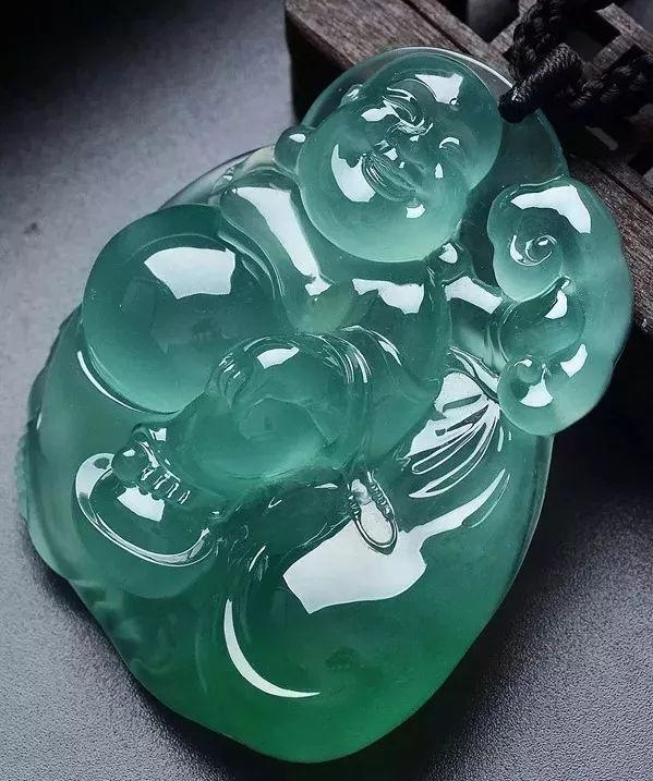 翡翠毛料石什么样的翡翠竟然拍出了天价！  第4张