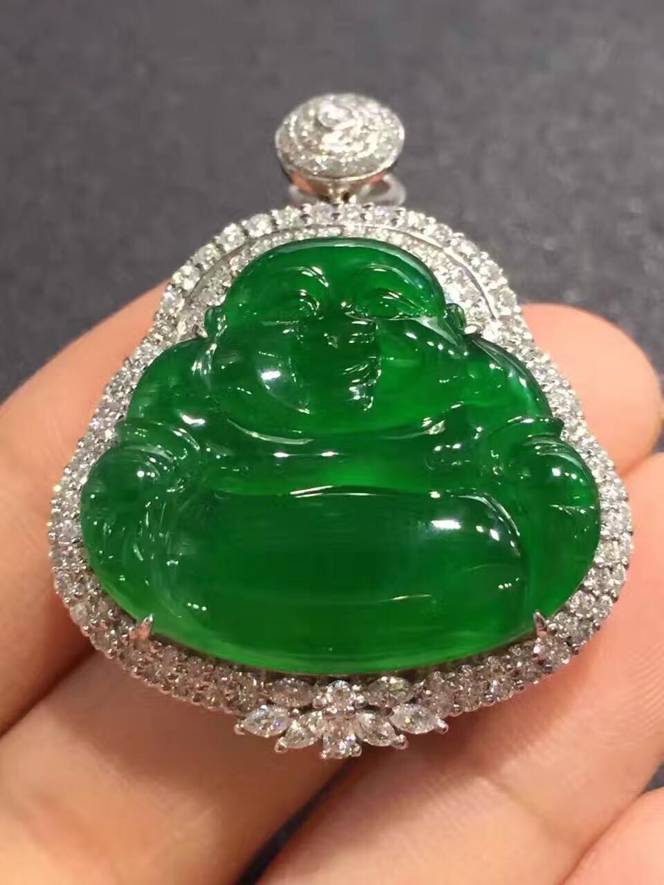 翡翠冰种吊坠多少钱今天谈谈投资收藏翡翠的价值在哪里？  第3张