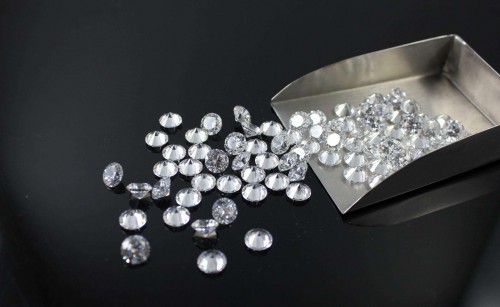 老坑玻璃种翡翠特点钻石行业缓慢复苏，珠宝消费倾向线上交易模式  第2张