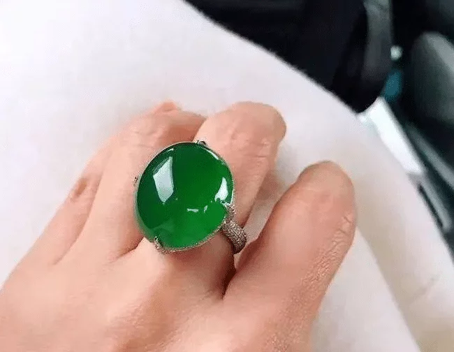 翡翠市场透明话, 未来的行情又该如何, 与这五个要素紧密相连!  第3张