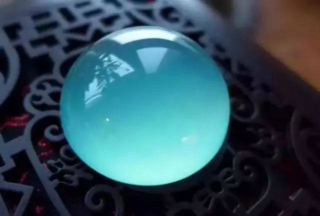 绿色的翡翠手镯神秘“网红”玉石品种，价格全靠吹，真的不值钱！  第7张