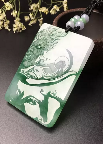 翡翠 春彩 挂件一抹绿的价值有多高？当它出现在翡翠里你就懂了！  第4张