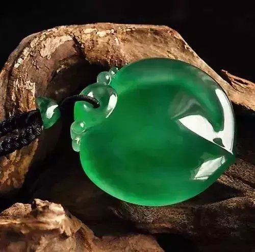 翡翠的颜色越多越值钱？千万别被骗了  第4张