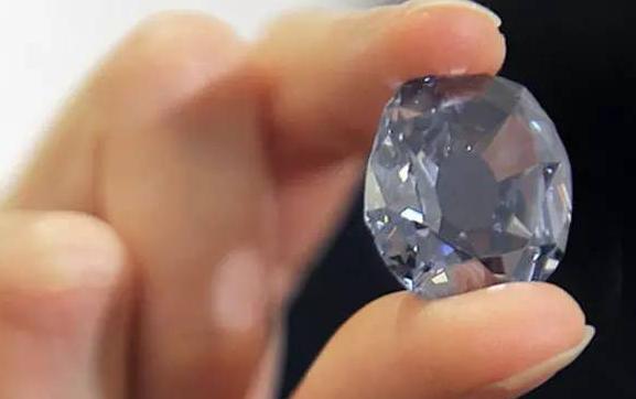 美色惊人全球最昂贵的十二颗彩色钻石  第7张