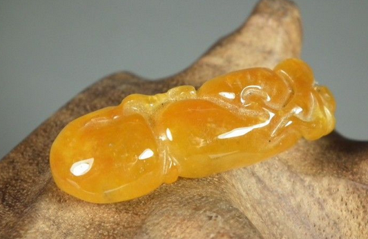 翡翠原石的种水和色怎么鉴别视频谁说黄翡不值钱，这件黄翡千手观音竟然要40万！  第9张