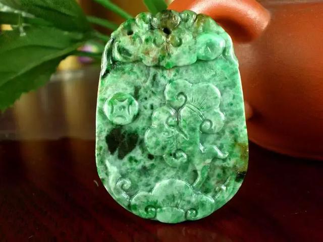 翡翠原石：各种翡翠价格，差别究竟在哪？  第3张