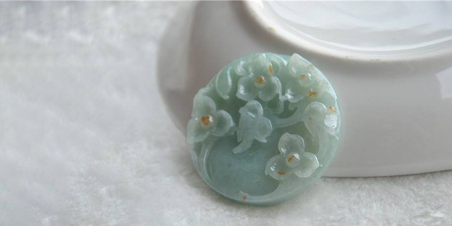 洒金翡翠：星星点点的黄色，让翡翠掉价还是升值呢？  第6张