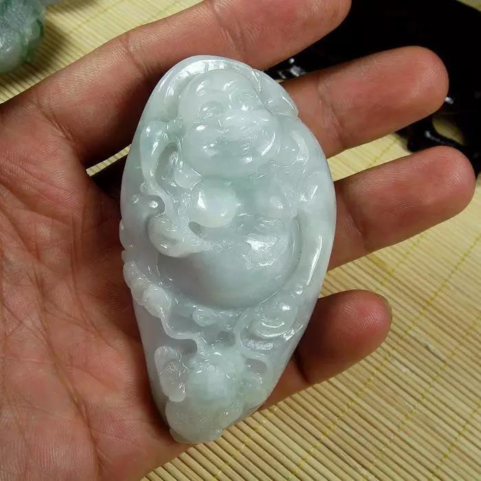 油青翡翠抛光翡翠收藏：翡翠价格涨得再飞，买了有这些情况的也就和你无关  第3张