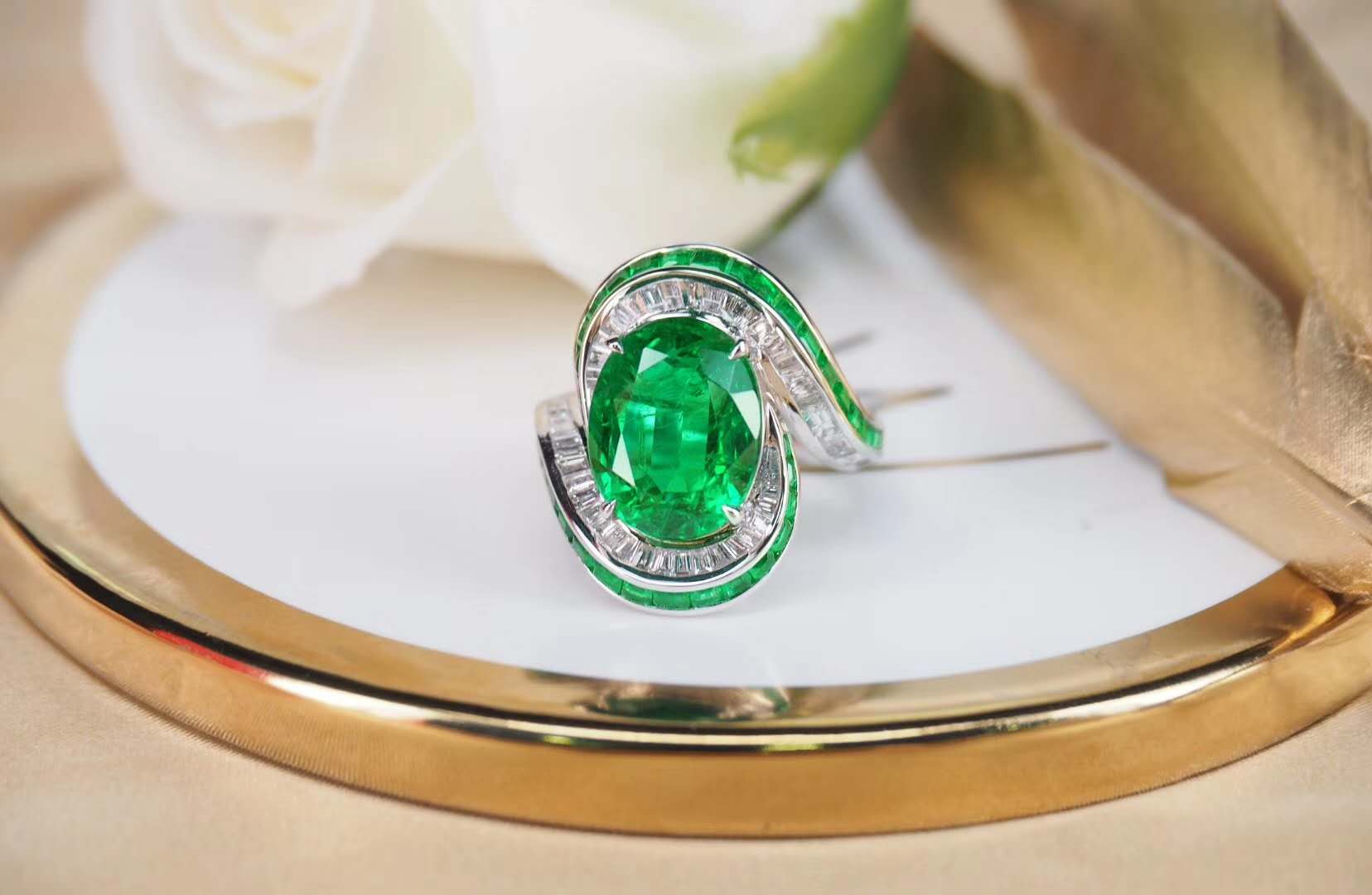 什么颜色的宝石更有价值呢？  第1张