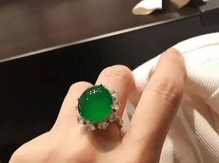 翡翠市场透明话, 未来的行情又该如何, 与这五个要素紧密相连!  第2张