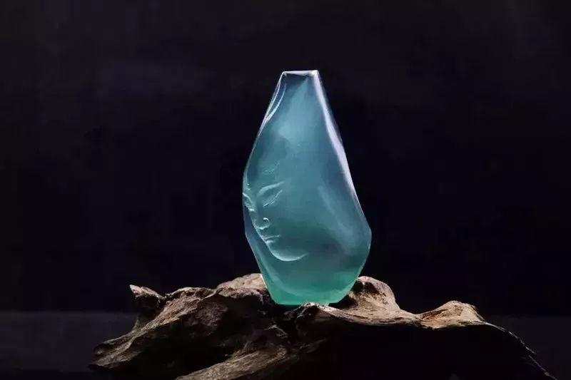 翡翠毛料石什么样的翡翠竟然拍出了天价！  第1张