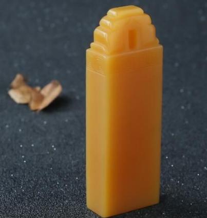 翡翠乌鸡种原石黄龙玉好不好？黄龙玉如今还值得收藏吗？  第1张