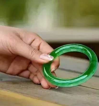 翡翠原石木纳怎么看顶级，极品翡翠，有人一辈子没见过！有钱或许都买不到了吧  第17张