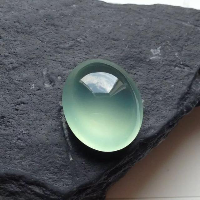 售价一千块和一万块的翡翠，它们的差别在哪里？  第4张