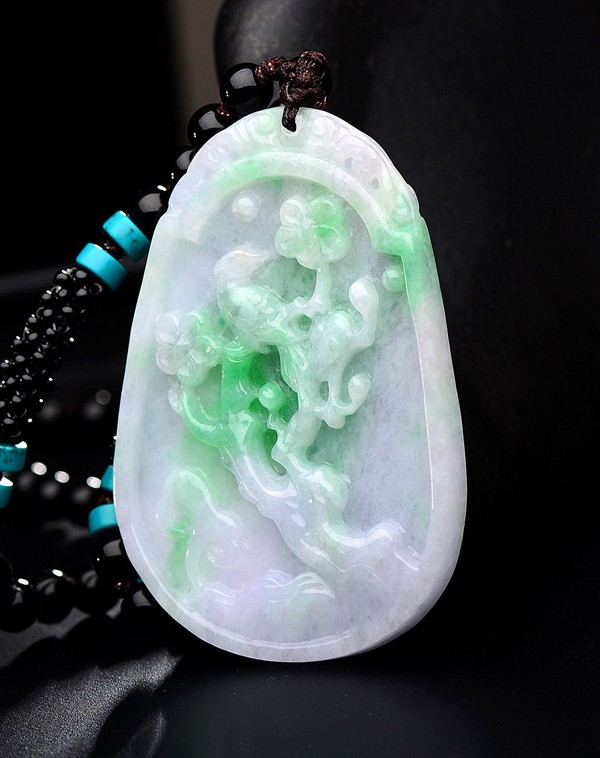 翡翠原石裂缝最常见的中低档翡翠，到底具不具备投资收藏价值？  第5张