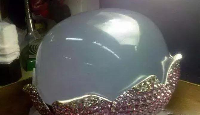 价值6亿的紫罗兰翡翠照样“见光死”? 真是又爱又恨的翡翠  第4张