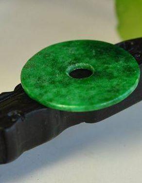 油青翡翠抛光翡翠收藏：翡翠价格涨得再飞，买了有这些情况的也就和你无关  第12张