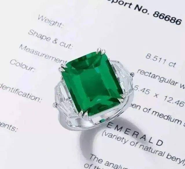 翡翠玉石手镯心非洲祖母绿能开“木佐绿”证书？顶级祖母绿的颜色跟产地到底有没有关系？  第10张