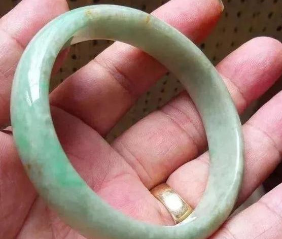 翡翠手镯：5分钟让你看明白自己手镯的真实价格  第9张