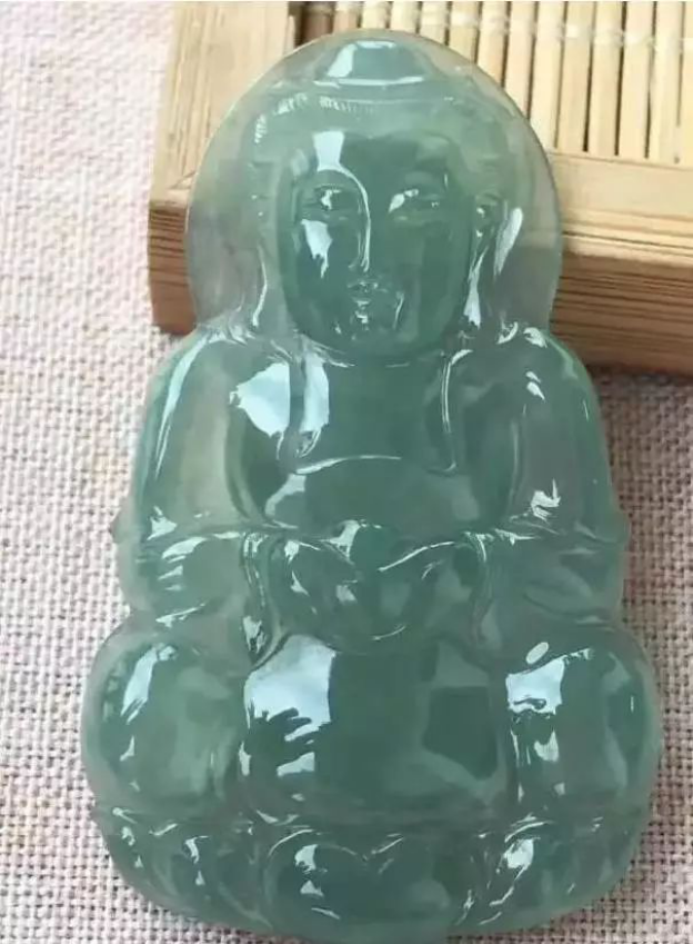 那些翡翠明明只有一字之差，为何价格会天差地别？  第10张