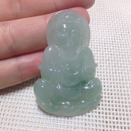 果敢翡翠手镯直播间细糯种翡翠是什么颜色？细糯种翡翠手镯的价格是多少？  第6张