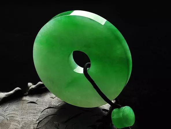 收藏级翡翠VS佩戴级翡翠，看不懂你就等着吃亏吧！  第3张