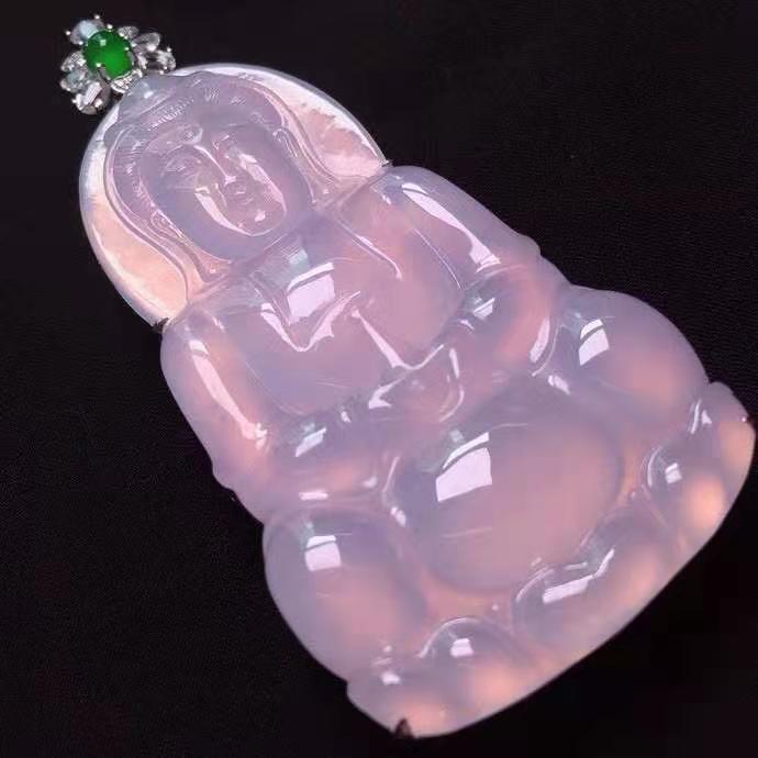 玉吊坠的翡翠玉器价格冰火两重天：高档翡翠高涨 普通玉器暴跌  第3张