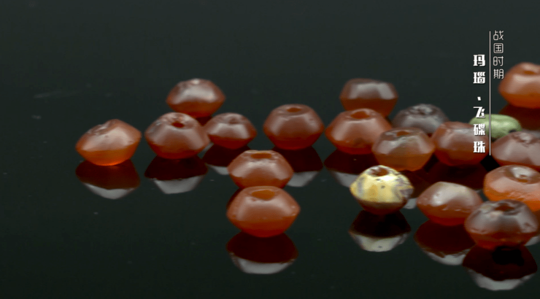 多粒翡翠群镶吊坠路边随手捡的一颗丑珠子，竟然价值连城？！  第5张