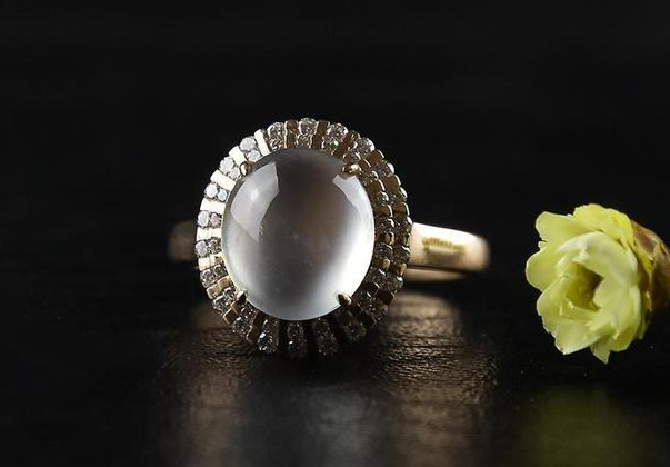 无色翡翠价格快速飙升的原因是什么？  第3张