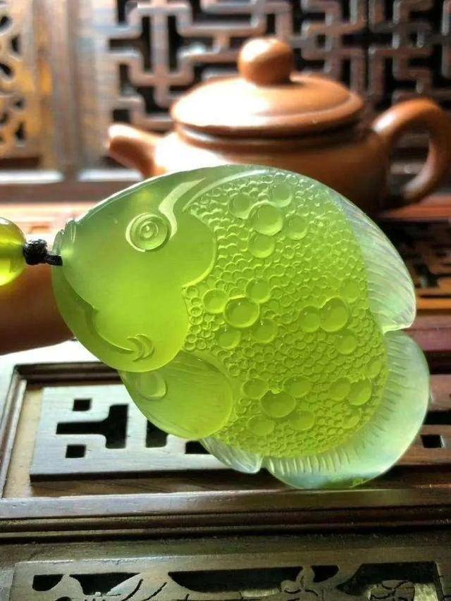 哪种绿翡翠手镯好玉石升值空间大？为什么这5种玉石被低估？是不是太不公平了呢？  第7张