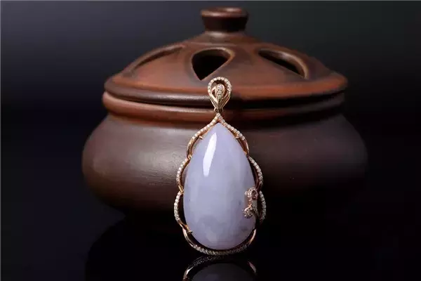 翡翠贵还是玉不同的紫罗兰翡翠价格都是怎样的？  第1张