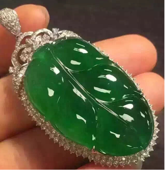 翡翠手镯豆底飘花翡翠为何“以绿为贵”？  第4张