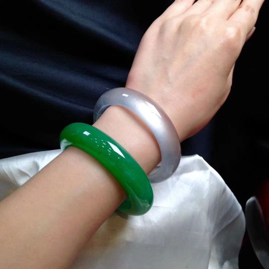 翡翠到底具备收藏价值吗  第1张