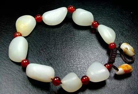 老红翡翠手镯值近年来珠宝价格走势,为你的收藏作参考  第3张