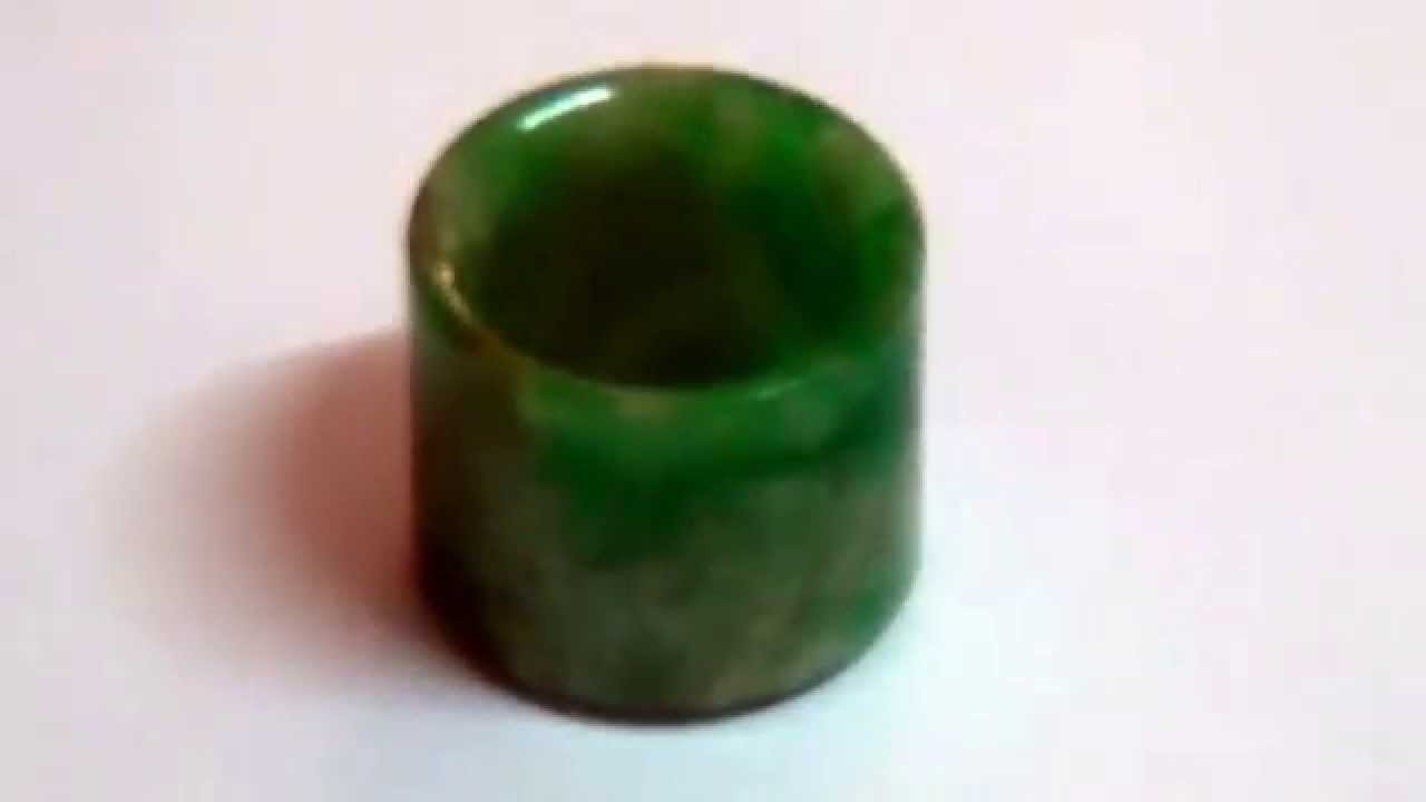 干青种翡翠手镯交易同是绿色翡翠，为什么价格差别就这么大呢？看完你就明白了  第5张