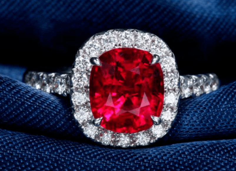 哪些宝石首饰价格合适而又美丽大方？  第1张