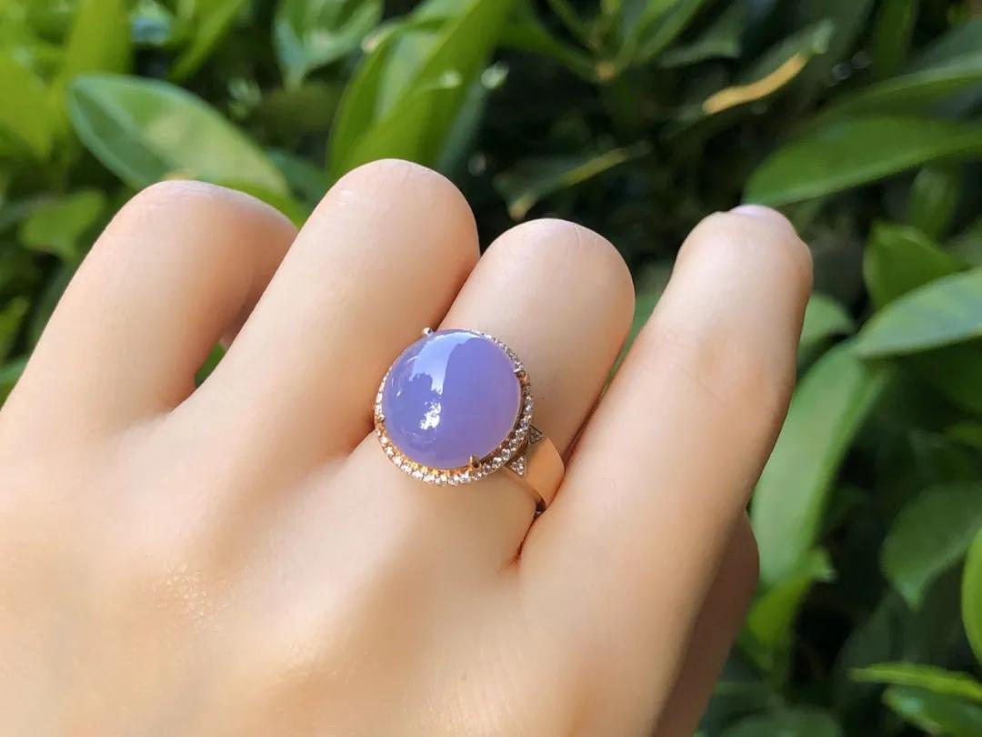 翡翠玉石简介谁说紫罗兰不值钱，只是你没买对而已~这对手镯1.9亿  第9张