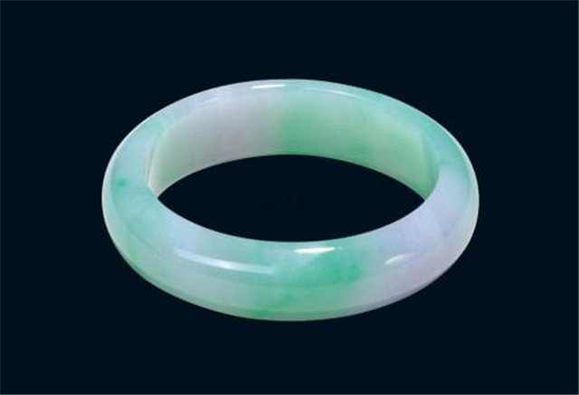翡翠春带彩的价格行情怎么样？看完这篇文章你就懂了！  第1张