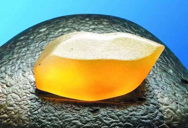 哪种绿翡翠手镯好玉石升值空间大？为什么这5种玉石被低估？是不是太不公平了呢？  第2张