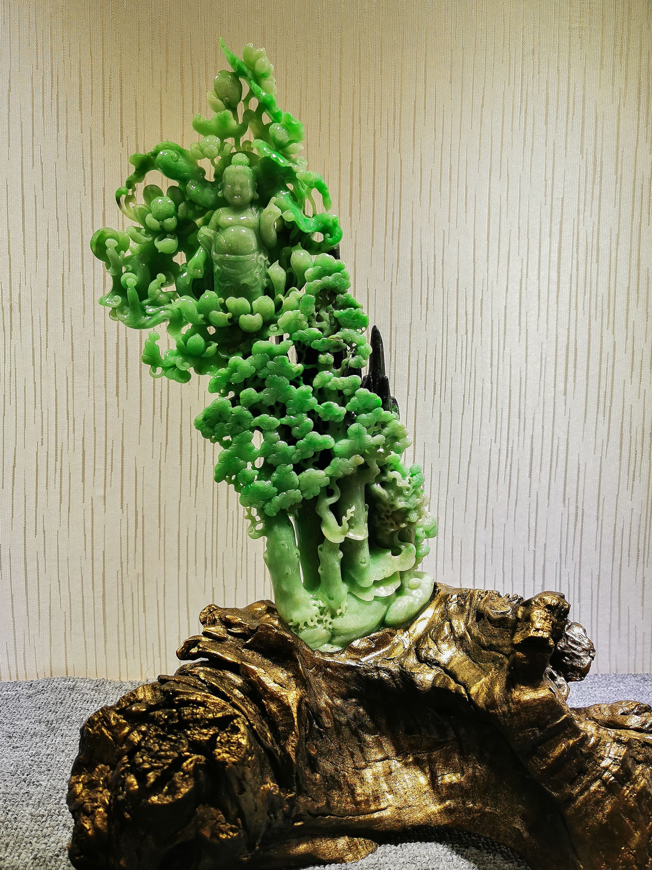 蓝水翡翠值钱吗？  第1张