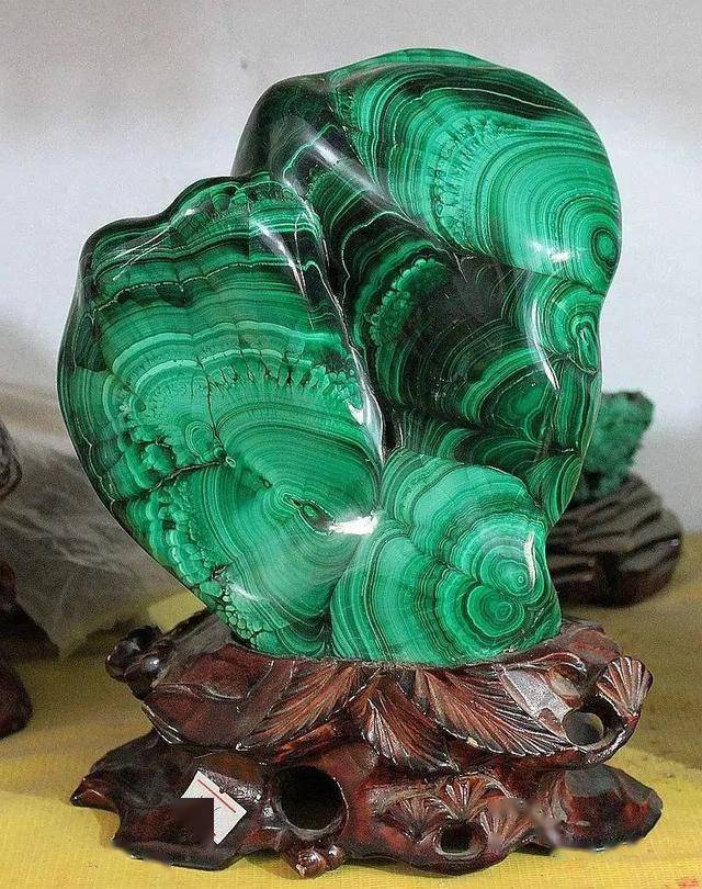 哪种绿翡翠手镯好玉石升值空间大？为什么这5种玉石被低估？是不是太不公平了呢？  第6张