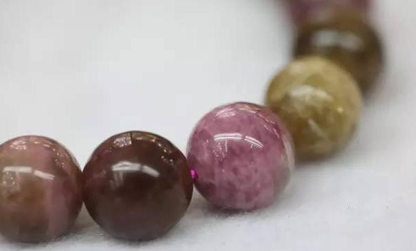 翡翠货吊坠最新碧玺行情，居然能差80倍！  第9张