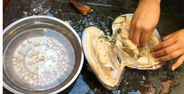 翡翠手镯有竖纹珠宝行业不景气，珍珠为何变珍贵？  第4张