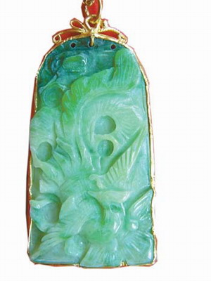 怎样鉴别翡翠原石真假翡翠价格上涨，要想买到高端翡翠，必须要学会察颜观色  第4张