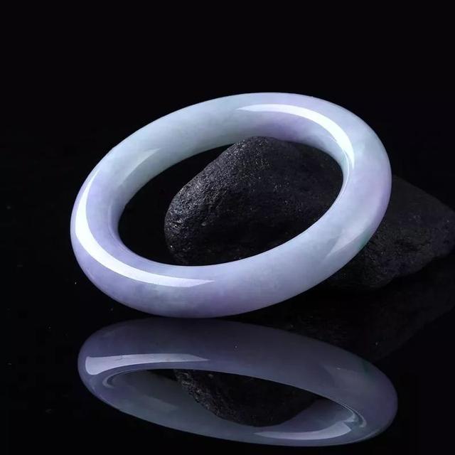 冰种飘花翡翠吊坠价格冰种飘花紫罗兰翡翠手镯价格大概是多少？快来看看你买贵了没有！  第2张