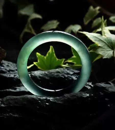 传说中比玻璃种还漂亮百倍的龙石种翡翠，你见过吗？  第3张