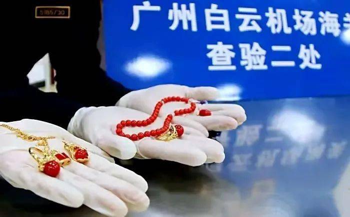 翡翠摆件梅兰竹菊寓意进境严查，随意买卖犯法！那些红珊瑚首饰又是从哪里来的呢？  第1张