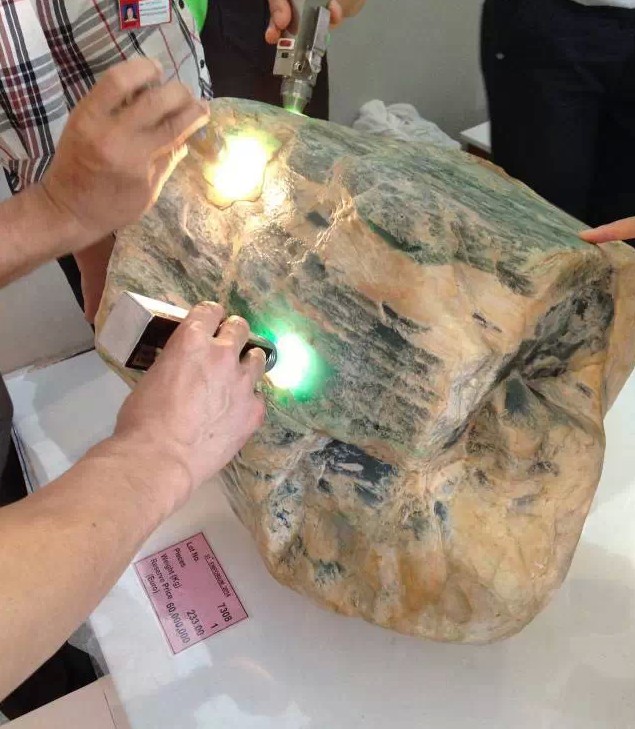 高冰白圆珠翡翠项链翡翠为什么这么贵？——勇敢的心 不菲的价  第4张