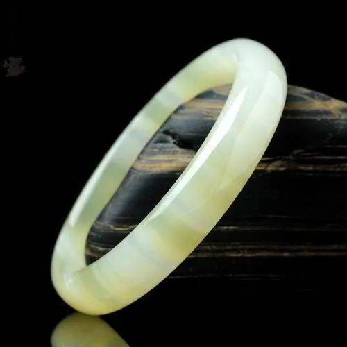 翡翠谷手镯中国四大名玉竟有两个版本？！绿松石和蓝田玉之争谁能更胜一筹？  第1张