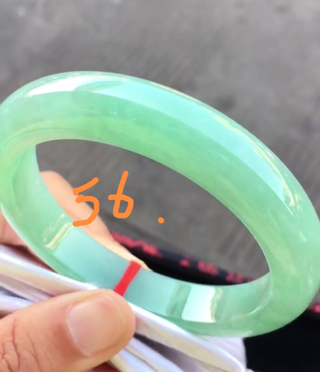 买翡翠，价格由什么来决定？  第2张